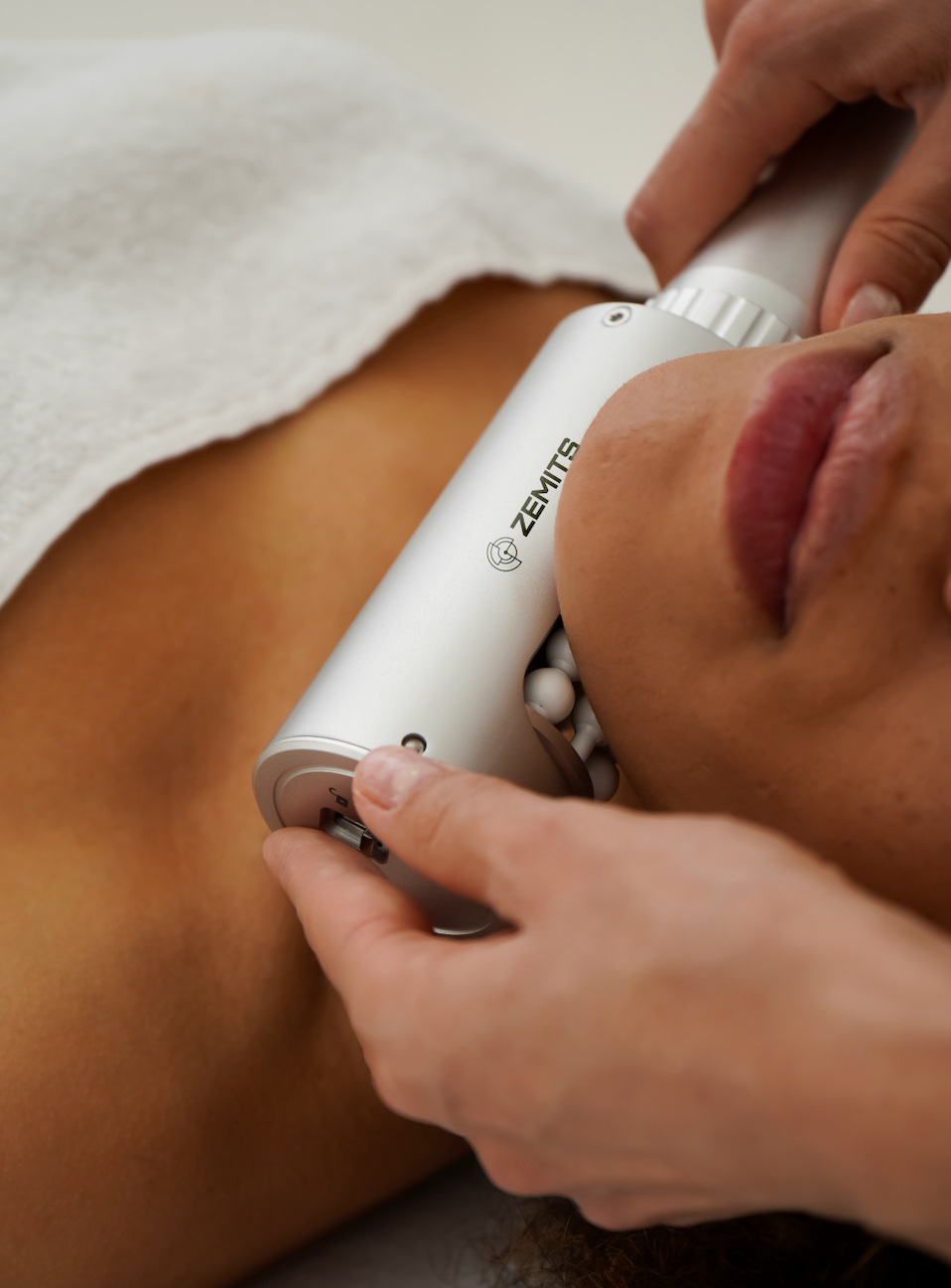 Zemits EndoLuxx Pro ਚਿਹਰੇ ਅਤੇ ਸਰੀਰ ਲਈ ਐਂਡੋਮਸਾਜ਼ ਯੰਤਰ